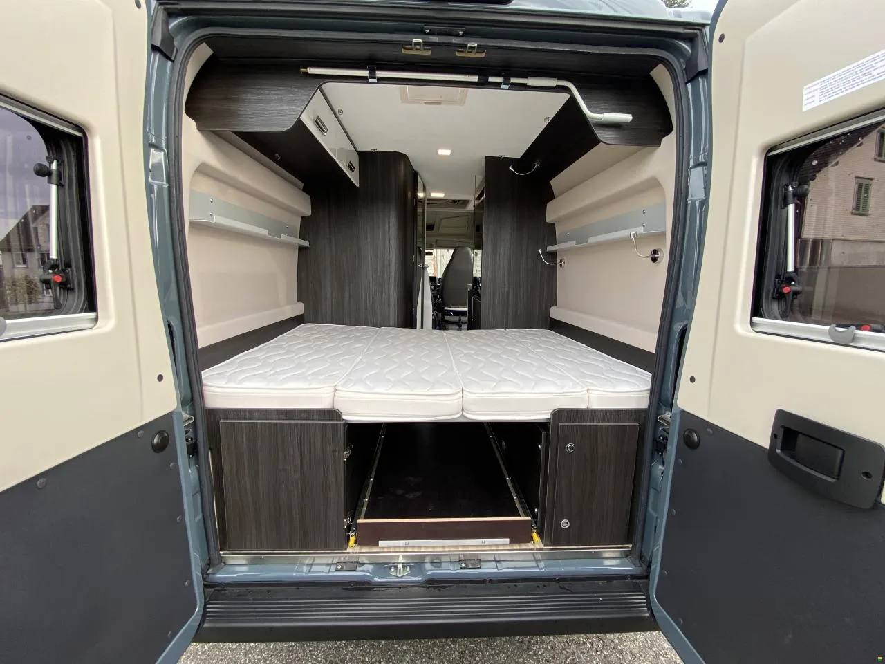 Van 1